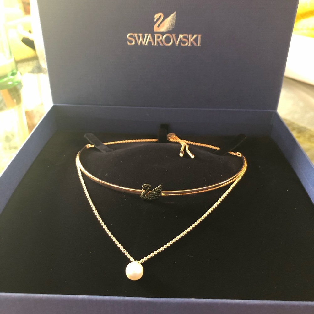 Black swan gold choker